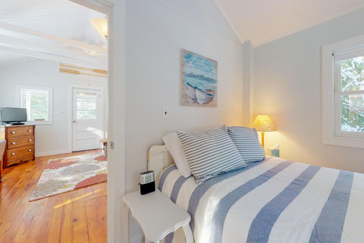​Lake Time Cottage - image 3