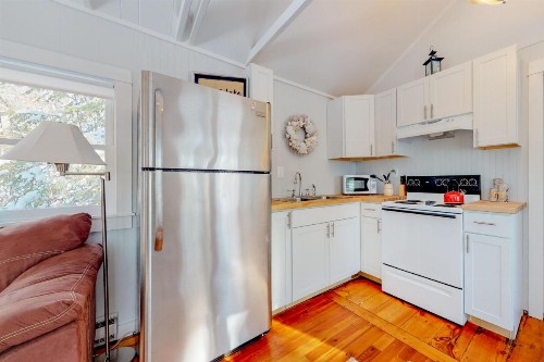 ​Lake Time Cottage - image 4