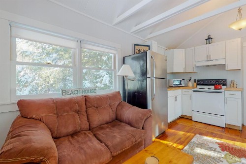 ​Lake Time Cottage - image 5