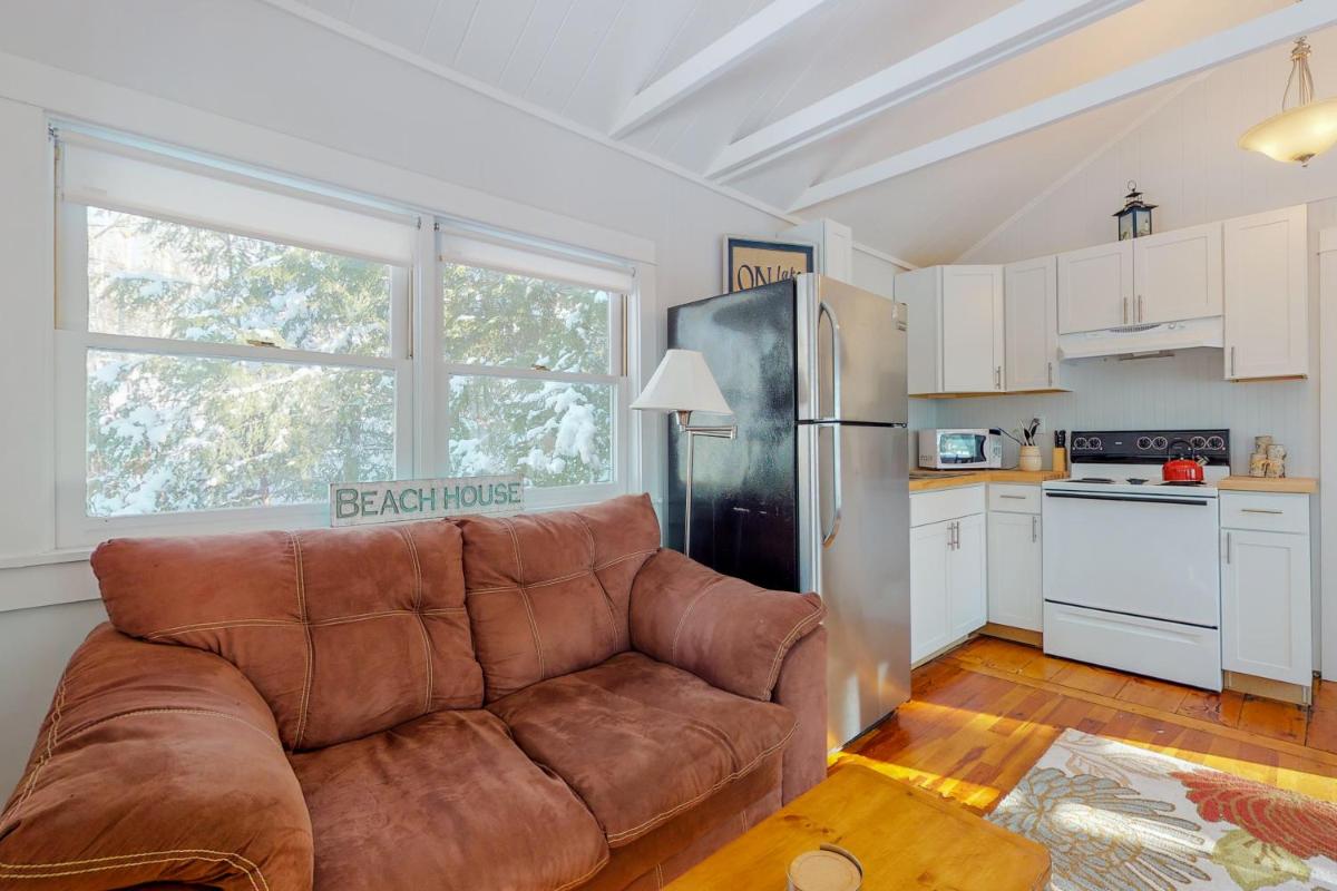 ​Lake Time Cottage - image 5