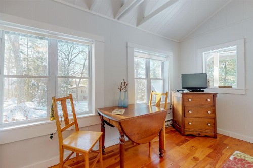 ​Lake Time Cottage - image 8