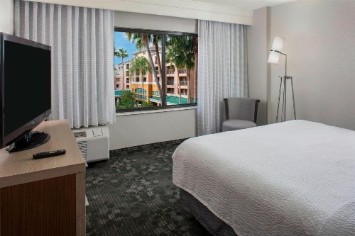 Courtyard by Marriott Orlando Lake Buena Vista in the Marriott Village - image 5