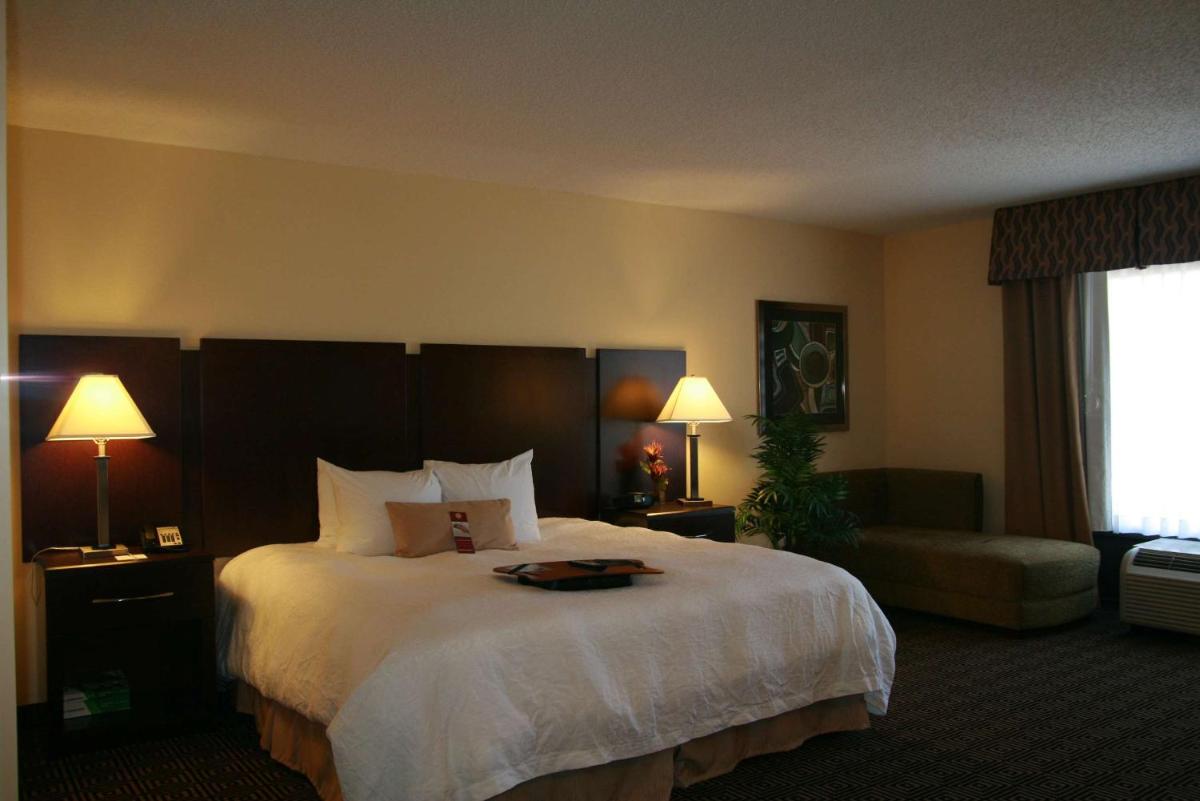 Hampton Inn & Suites Orlando-John Young Parkway/South Park - image 7