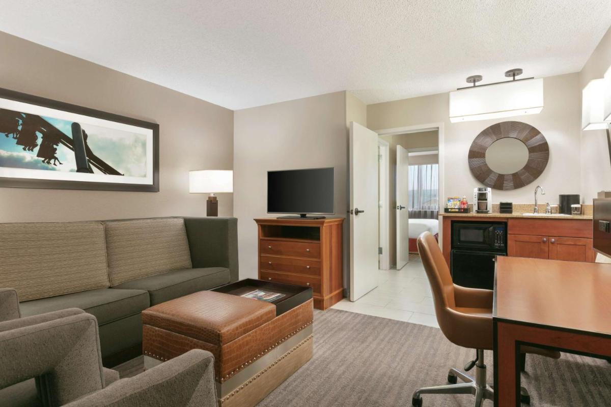 Embassy Suites by Hilton Orlando International Drive ICON Park - image 3