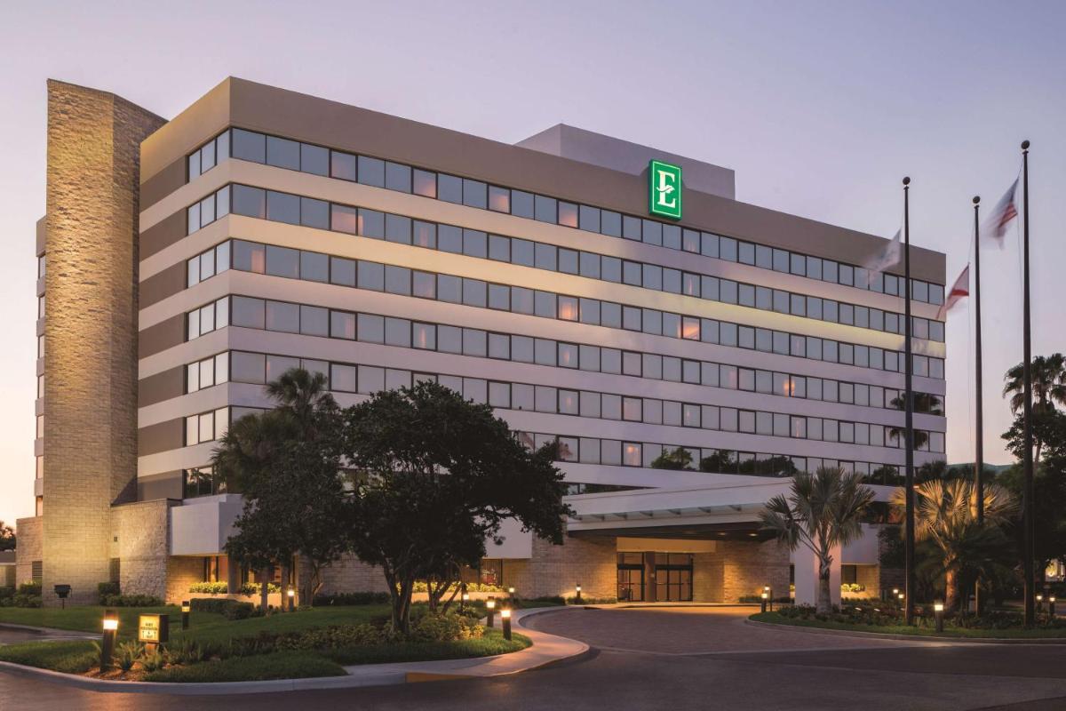 Embassy Suites by Hilton Orlando International Drive ICON Park - image 7