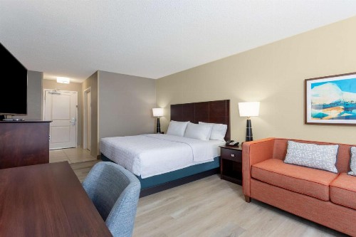 Hampton Inn Orlando-Airport - image 33