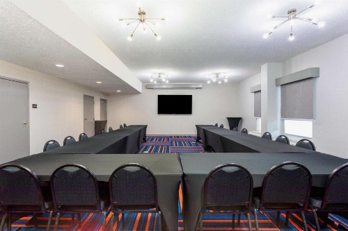 Hampton Inn Orlando-Airport - image 34