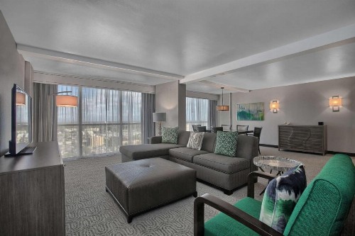 DoubleTree by Hilton at the Entrance to Universal Orlando - image 28