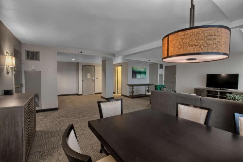 DoubleTree by Hilton at the Entrance to Universal Orlando - image 34