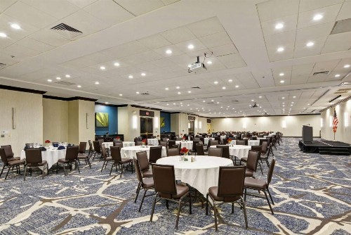 Embassy Suites Orlando Downtown - image 42