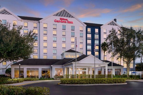 Hilton Garden Inn Orlando at SeaWorld - image 2