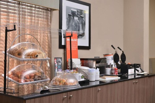 Hampton Inn Closest to Universal Orlando - image 13
