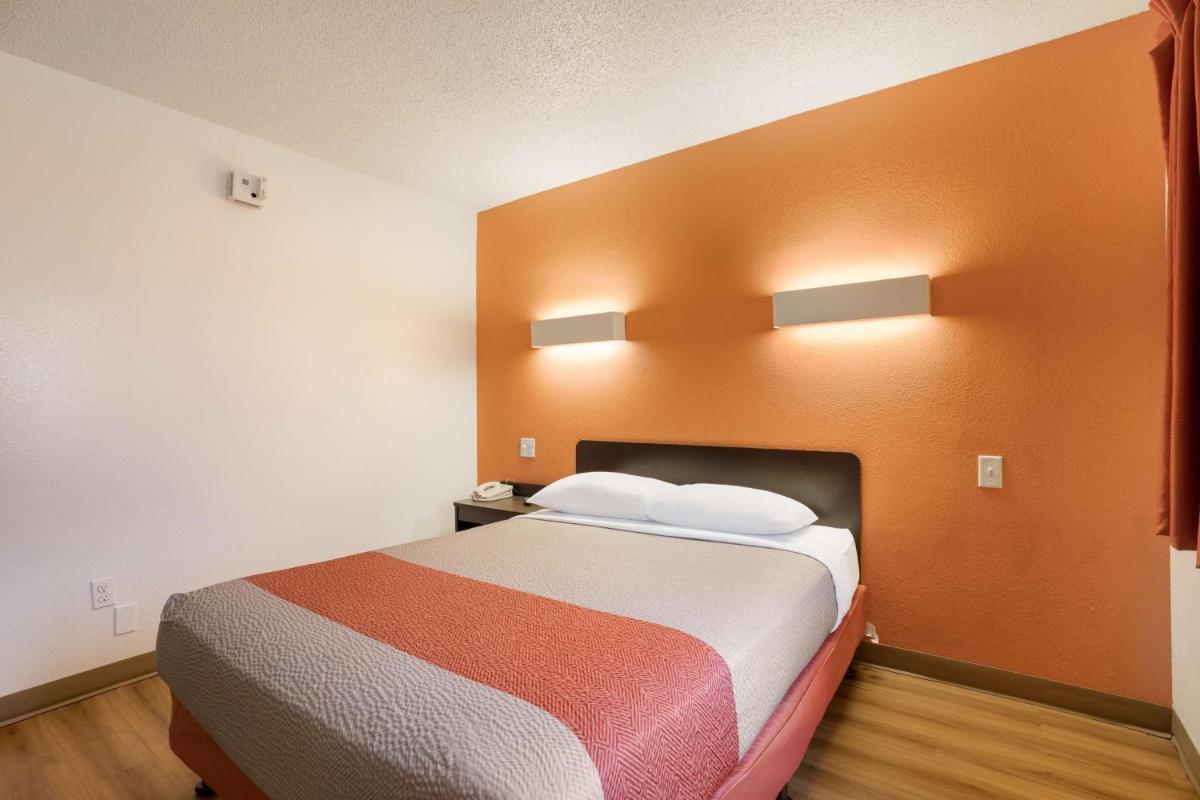 Motel 6-Orlando FL - International Dr - image 2