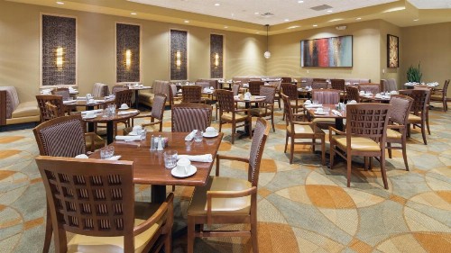 The Florida Hotel & Conference Center in the Florida Mall - image 10