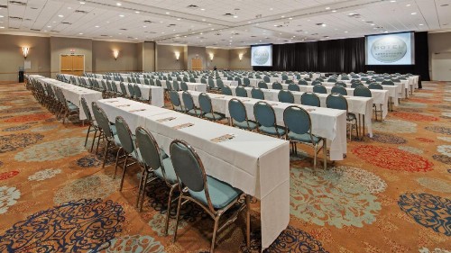 The Florida Hotel & Conference Center in the Florida Mall - image 37
