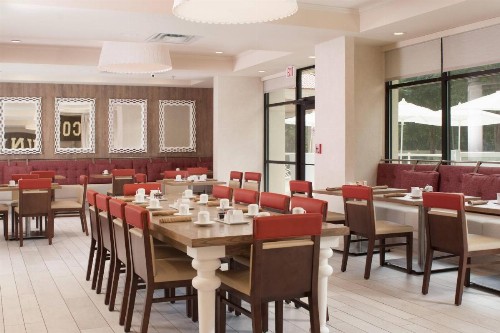 Delta Hotels by Marriott Orlando Lake Buena Vista - image 4