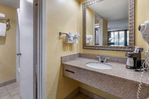 Clarion Inn International Drive - image 10