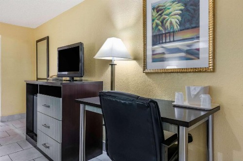 Clarion Inn International Drive - image 7