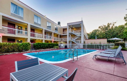 Red Roof Inn PLUS+ Orlando - Convention Center / Int'l Dr - image 6