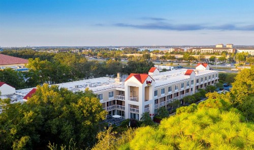 Red Roof Inn PLUS+ Orlando - Convention Center / Int'l Dr - image 9