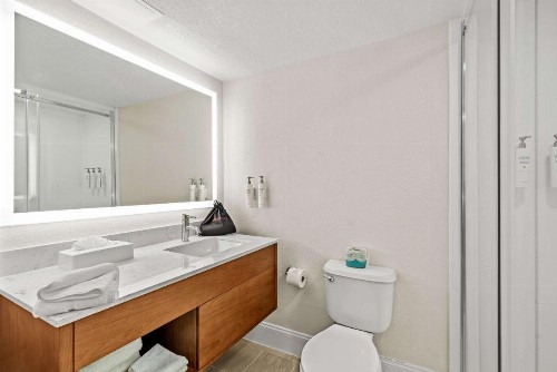 Best Western Airport Inn & Suites - image 10