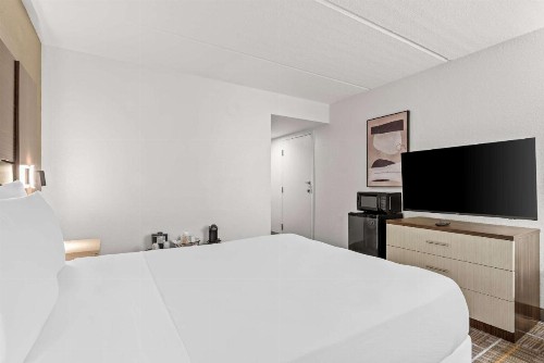 Best Western Airport Inn & Suites - image 11
