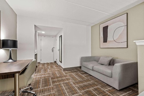 Best Western Airport Inn & Suites - image 14
