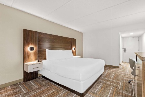 Best Western Airport Inn & Suites - image 4