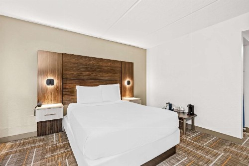 Best Western Airport Inn & Suites - image 9
