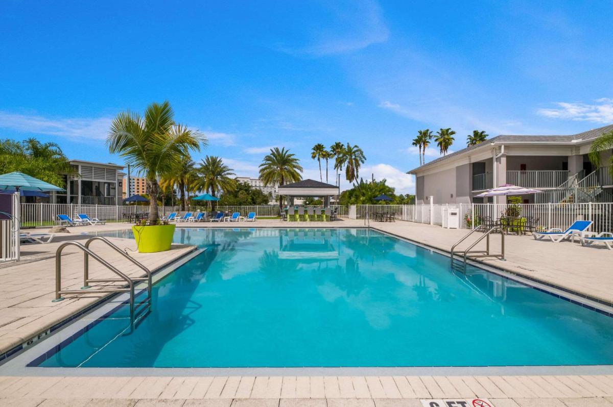 Clarion Inn & Suites Across From Universal Orlando Resort - main image