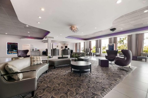 Clarion Inn & Suites Across From Universal Orlando Resort - image 30