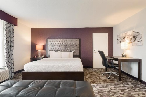 Clarion Inn & Suites Across From Universal Orlando Resort - image 35