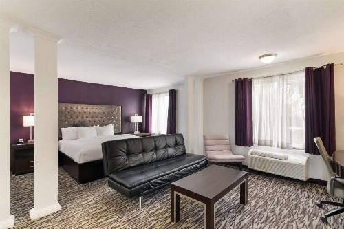 Clarion Inn & Suites Across From Universal Orlando Resort - image 44