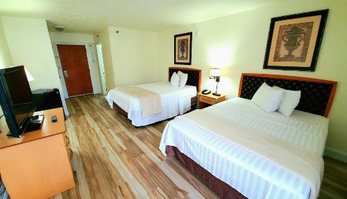 Monumental Movieland Hotel - image 14