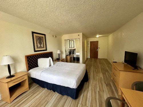 Monumental Movieland Hotel - image 18