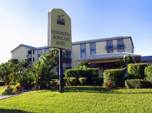 Monumental Movieland Hotel - image 4