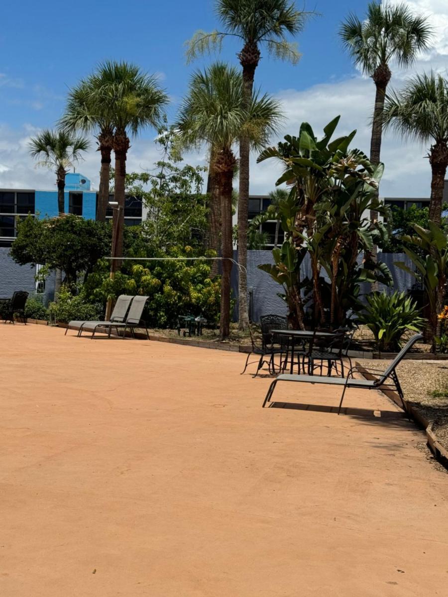 Monumental Movieland Hotel - image 6