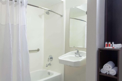 Grand Hotel Orlando at Universal Blvd - image 4