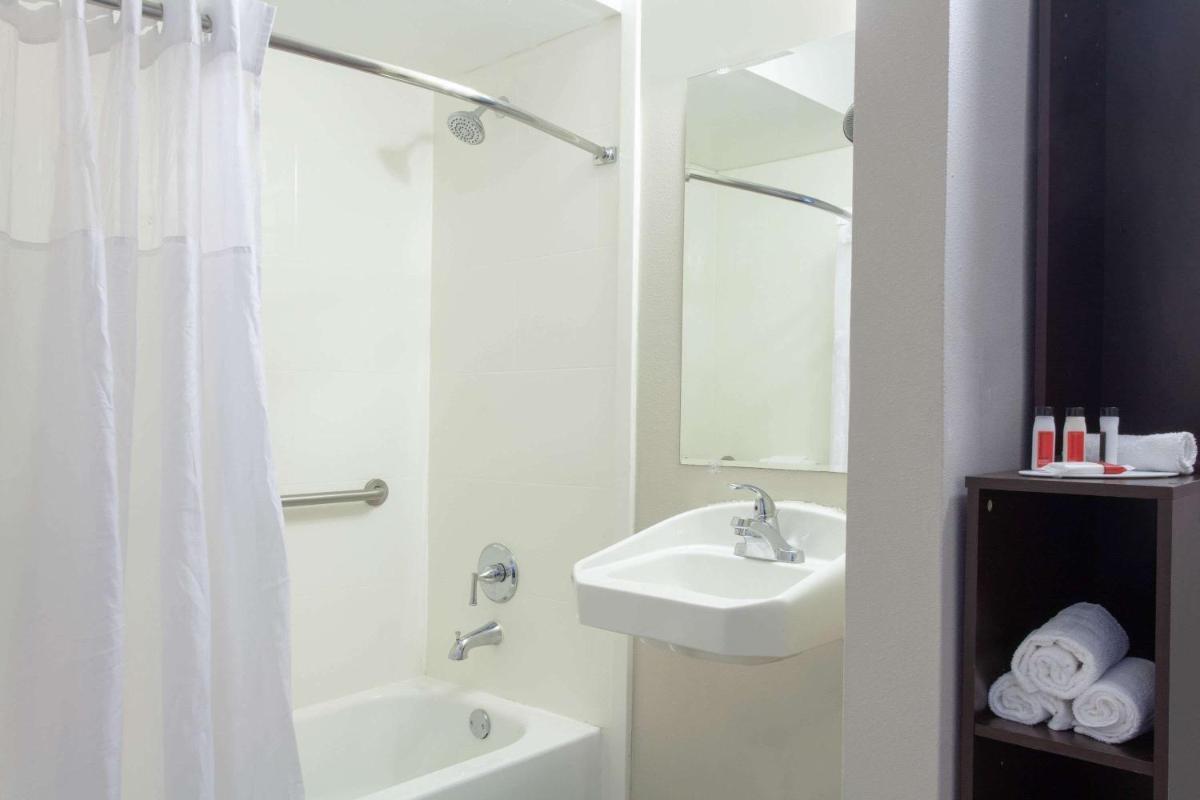 Grand Hotel Orlando at Universal Blvd - image 4