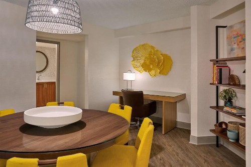Sheraton Orlando Lake Buena Vista Resort Near Disney Springs - image 6