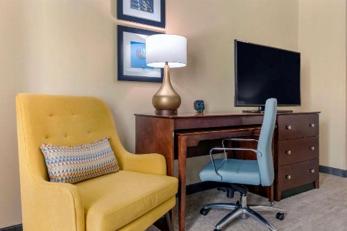 Comfort Suites Near Universal Orlando Resort - image 14