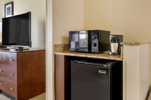 Comfort Suites Near Universal Orlando Resort - image 15