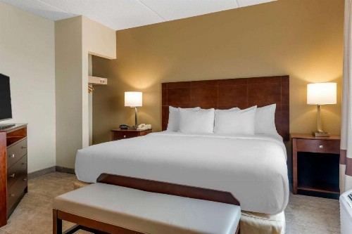 Comfort Suites Near Universal Orlando Resort - image 20