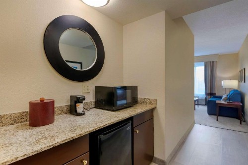 Comfort Suites Near Universal Orlando Resort - image 22