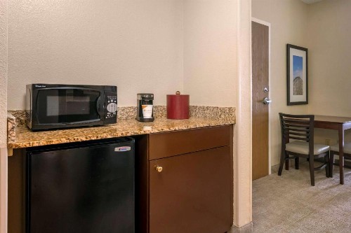 Comfort Suites Near Universal Orlando Resort - image 31
