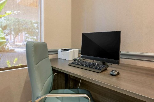 Comfort Suites Near Universal Orlando Resort - image 39