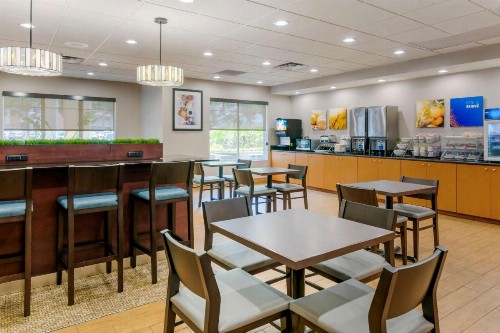 Comfort Suites Near Universal Orlando Resort - image 42