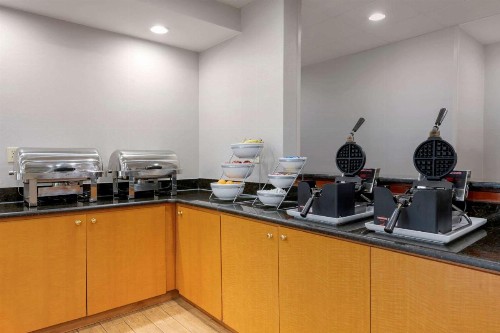 Comfort Suites Near Universal Orlando Resort - image 44