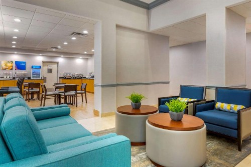 Comfort Suites Near Universal Orlando Resort - image 6