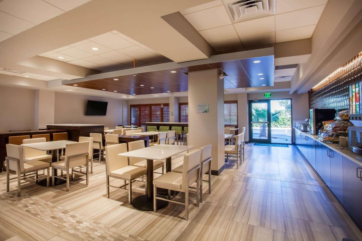 Wingate By Wyndham - Orlando International Airport - image 5